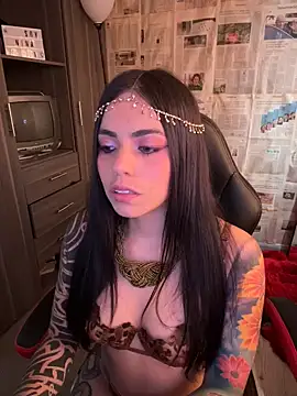 Snapshot of i_am_nina_ chatting on February 13, 2026, 8:27 pm i am nina online show from February 13, 2026, 8:27 pm