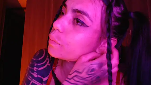 Snapshot of i_am_nina_ chatting on February 19, 2026, 5:47 am i am nina online show from February 19, 2026, 5:47 am