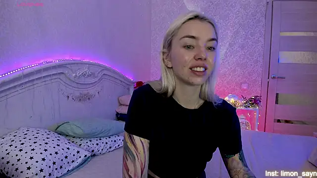 LillyMoure  online show from September 12, 2025, 1:28 am