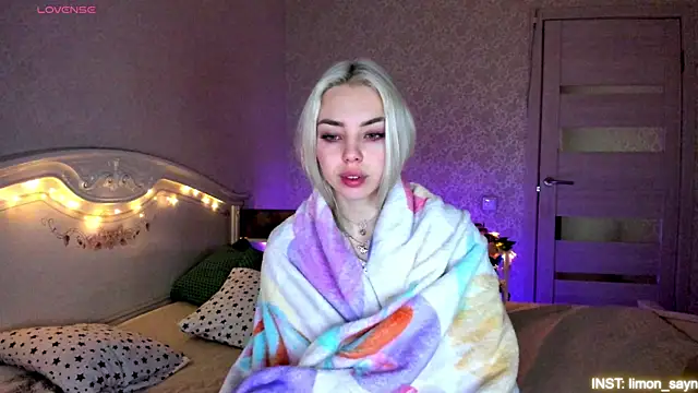 LillyMoure  online show from May 14, 2026, 11:33 pm
