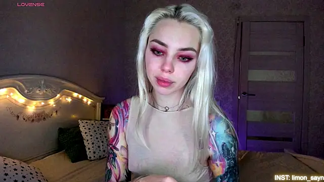 LillyMoure  online show from May 29, 2026, 11:25 pm