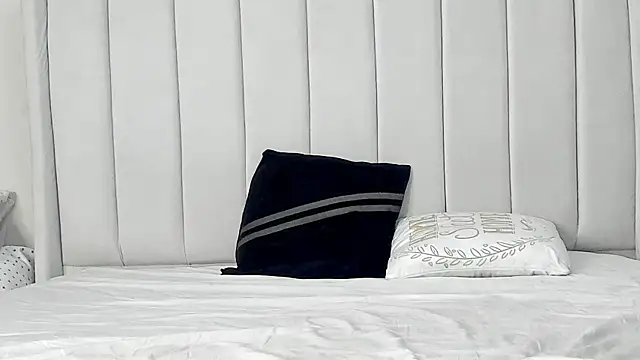  heavenlysent online show from May 14, 2026, 4:41 am