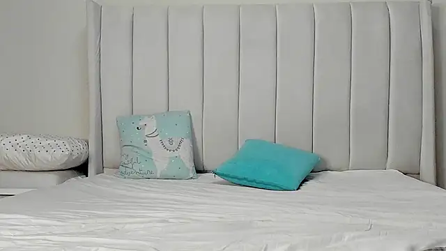  heavenlysent online show from May 28, 2026, 4:43 am