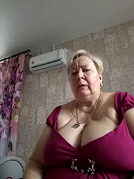 EffectFiona online show from October 20, 2025, 4:35 am