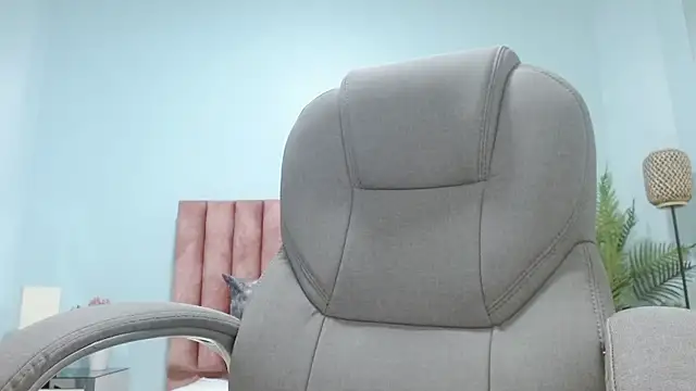 Snapshot of sophia_hadid chatting on November 15, 2025, 7:21 pm sophia hadid online show from November 15, 2025, 7:21 pm