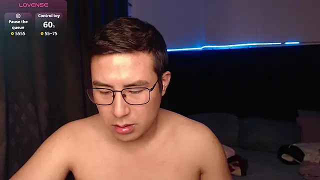 andrewmhilton  online show from December 1, 2025, 6:07 am