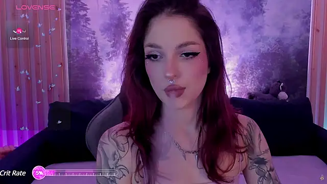 Snapshot of BratzieDarsie chatting on December 21, 2024, 8:18 am BratzieDarsie online show from December 21, 2024, 8:18 am