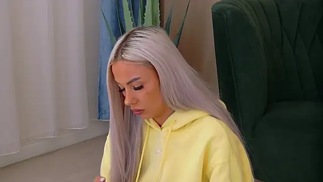 Bailey Rush online show from December 3, 2025, 4:38 pm