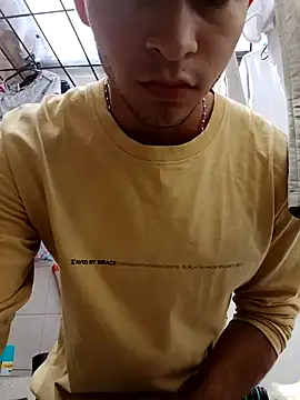 Snapshot of Emir_Hassam chatting on December 24, 2024, 5:02 pm Emir Hassam online show from December 24, 2024, 5:02 pm