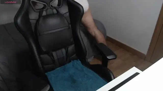 cutehairymacho online show from December 2, 2024, 11:45 am