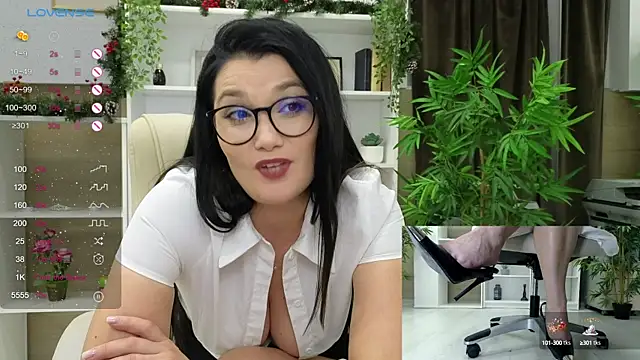 Snapshot of SelineSole chatting on December 20, 2024, 4:36 pm SelineSole online show from December 20, 2024, 4:36 pm