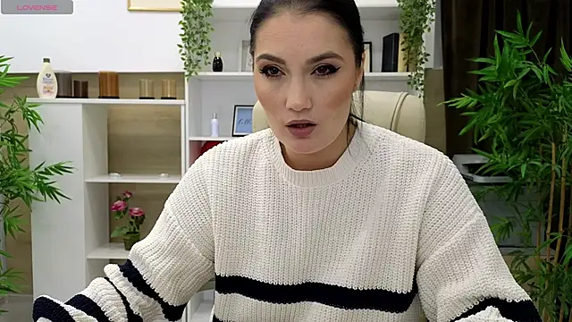 Snapshot of SelineSole chatting on January 10, 2025, 4:51 pm SelineSole online show from January 10, 2025, 4:51 pm