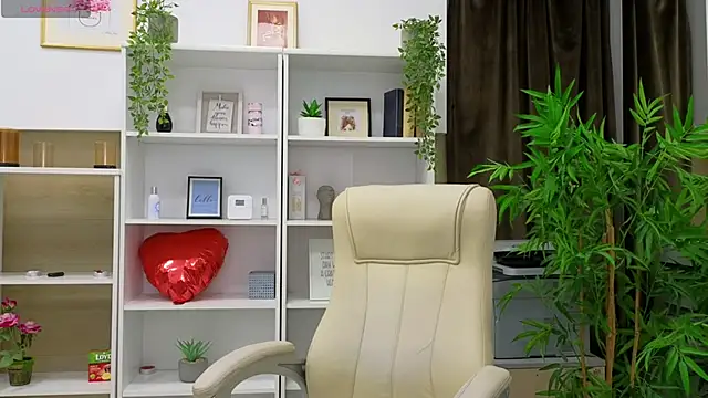 Snapshot of SelineSole chatting on January 14, 2025, 4:50 pm SelineSole online show from January 14, 2025, 4:50 pm