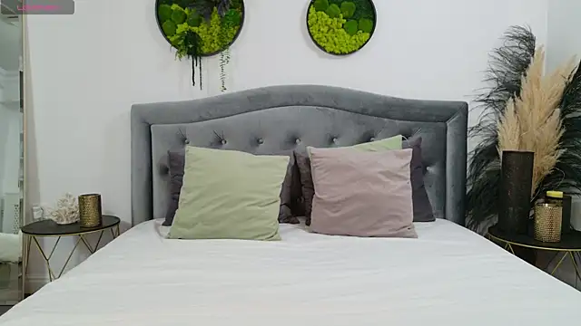Snapshot of SelineSole chatting on February 12, 2025, 4:11 pm SelineSole online show from February 12, 2025, 4:11 pm