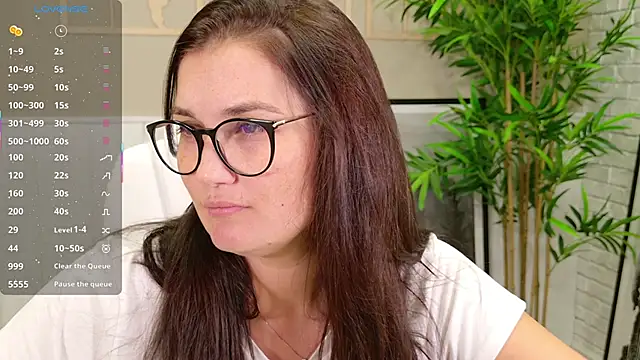 Snapshot of SelineSole chatting on September 15, 2025, 3:01 pm SelineSole online show from September 15, 2025, 3:01 pm