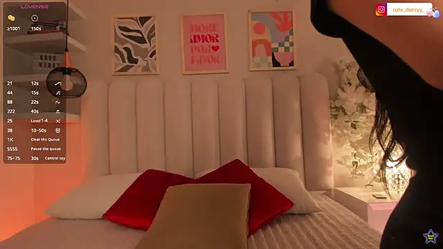 cute  cherry  online show from March 7, 2026, 7:33 pm