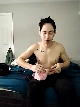 LiverandBrat77 online show from December 18, 2024, 6:10 am