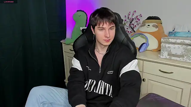 Snapshot of Vincent_Strong chatting on February 8, 2026, 6:00 pm Vincent Strong online show from February 8, 2026, 6:00 pm