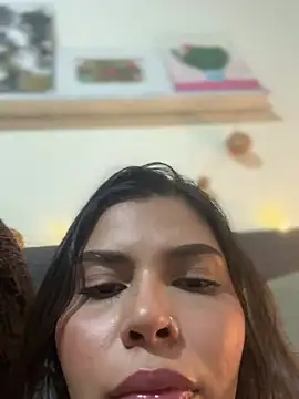 GigiiStone online show from December 8, 2024, 11:51 pm