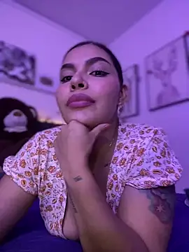 GigiiStone online show from December 19, 2024, 3:40 am