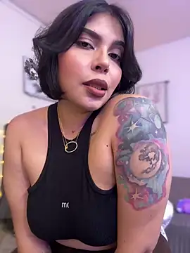 GigiiStone online show from February 8, 2025, 9:15 pm