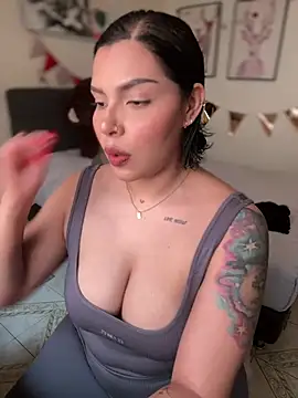 GigiiStone online show from February 16, 2025, 6:21 pm