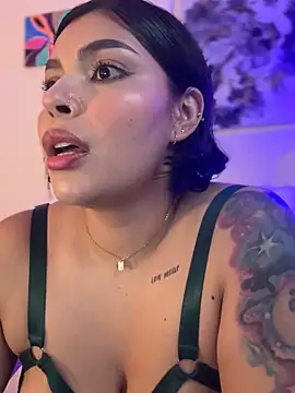 GigiiStone online show from October 2, 2025, 3:41 pm