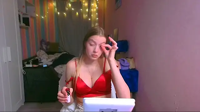 Snapshot of __Aphrodita__wow__ chatting on December 10, 2024, 12:05 pm Aphrodita wow online show from December 10, 2024, 12:05 pm