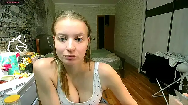   Aphrodita  wow   online show from February 5, 2026, 1:27 pm