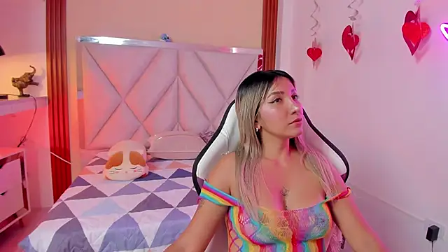 Snapshot of Happy_tits chatting on February 3, 2025, 7:52 pm Happy tits online show from February 3, 2025, 7:52 pm