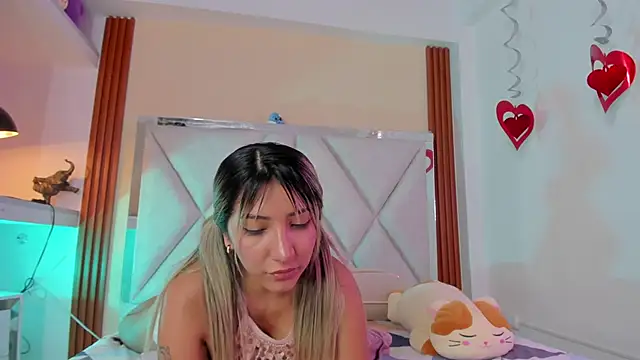 Snapshot of Happy_tits chatting on February 7, 2025, 9:58 pm Happy tits online show from February 7, 2025, 9:58 pm