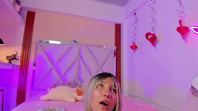 Snapshot of Happy_tits chatting on February 11, 2025, 9:35 pm Happy tits online show from February 11, 2025, 9:35 pm