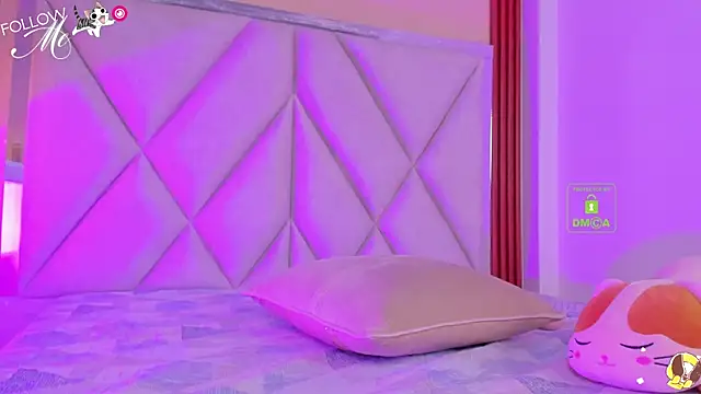 Snapshot of Happy_tits chatting on September 16, 2025, 7:04 pm Happy tits online show from September 16, 2025, 7:04 pm