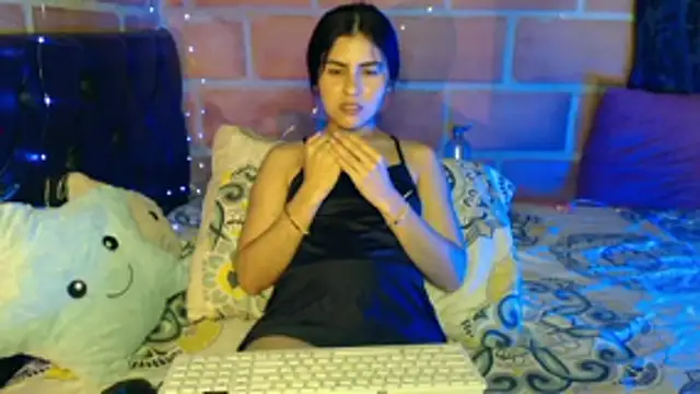 Snapshot of Nathacha chatting on February 2, 2026, 11:03 pm Nathacha online show from February 2, 2026, 11:03 pm