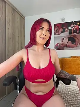 Snapshot of zafiro_mo0n chatting on January 2, 2025, 9:28 pm zafiro mo0n online show from January 2, 2025, 9:28 pm