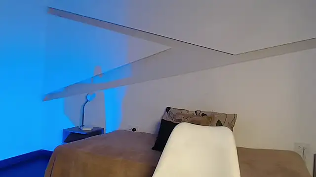 hot little bunny online show from November 17, 2025, 8:58 pm