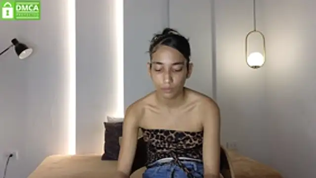 hot little bunny online show from May 25, 2026, 9:43 pm