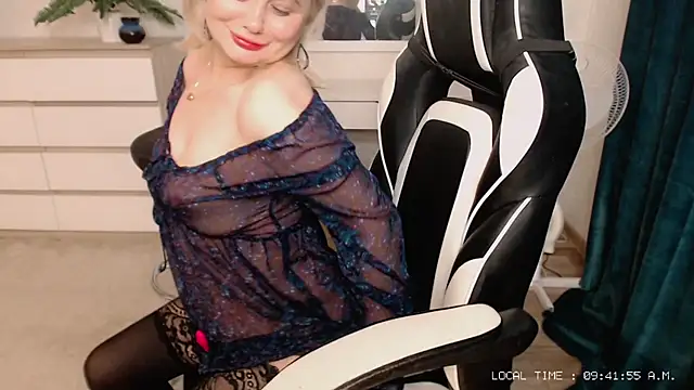 Lola Richie online show from December 13, 2024, 4:43 am