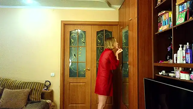Snapshot of YourQueenX chatting on March 6, 2026, 8:44 am YourQueenX online show from March 6, 2026, 8:44 am