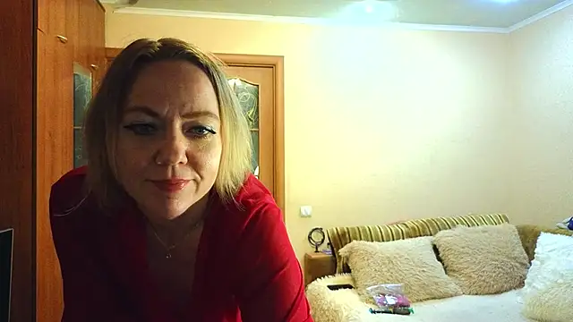 Snapshot of YourQueenX chatting on April 2, 2026, 5:05 am YourQueenX online show from April 2, 2026, 5:05 am
