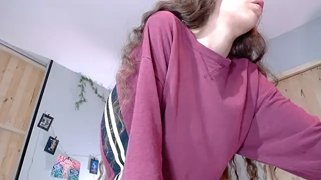 VickyJackson  online show from September 19, 2025, 4:07 pm