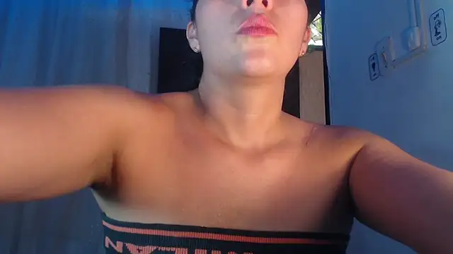 Snapshot of DaMikaela_ chatting on January 18, 2025, 6:32 pm DaMikaela online show from January 18, 2025, 6:32 pm