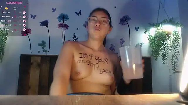 Snapshot of DaMikaela_ chatting on January 30, 2025, 10:08 pm DaMikaela online show from January 30, 2025, 10:08 pm