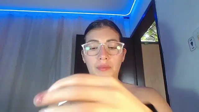 Snapshot of DaMikaela_ chatting on February 6, 2025, 7:29 pm DaMikaela online show from February 6, 2025, 7:29 pm