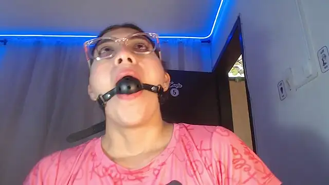 Snapshot of DaMikaela_ chatting on February 12, 2025, 7:35 pm DaMikaela online show from February 12, 2025, 7:35 pm