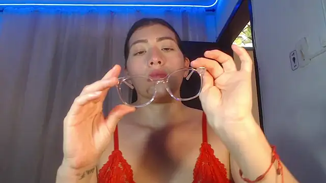 Snapshot of DaMikaela_ chatting on February 21, 2025, 6:48 pm DaMikaela online show from February 21, 2025, 6:48 pm