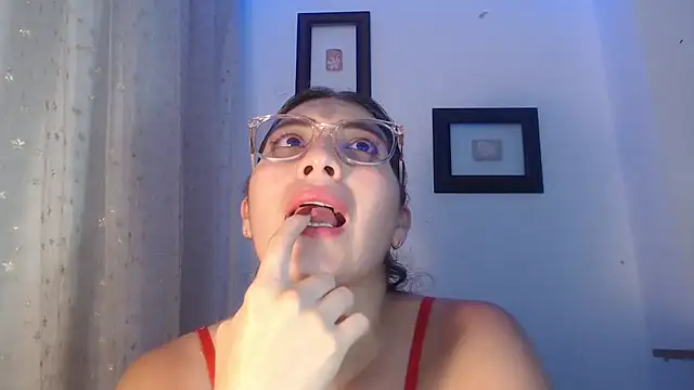 Snapshot of DaMikaela_ chatting on March 5, 2025, 7:27 pm DaMikaela online show from March 5, 2025, 7:27 pm