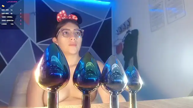 Snapshot of DaMikaela_ chatting on October 9, 2025, 7:34 pm DaMikaela online show from October 9, 2025, 7:34 pm