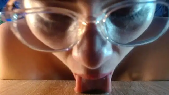 Snapshot of DaMikaela_ chatting on October 19, 2025, 2:40 pm DaMikaela online show from October 19, 2025, 2:40 pm