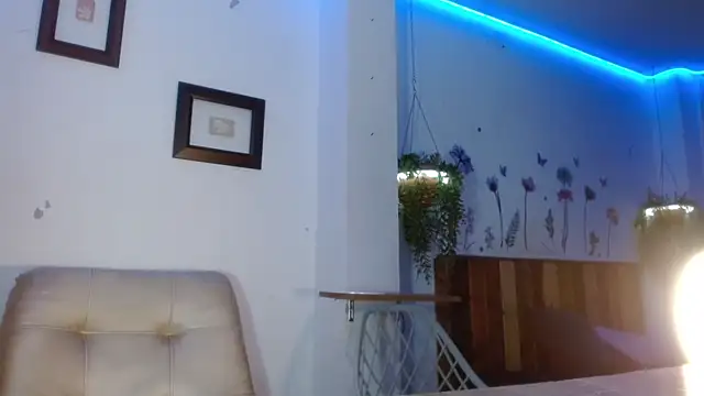 Snapshot of DaMikaela_ chatting on February 4, 2026, 6:36 pm DaMikaela online show from February 4, 2026, 6:36 pm